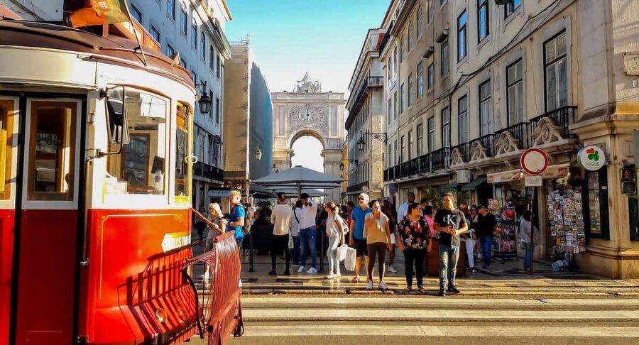 Lisbon: Historic City Tour by Tuk-Tuk - What the timing really means