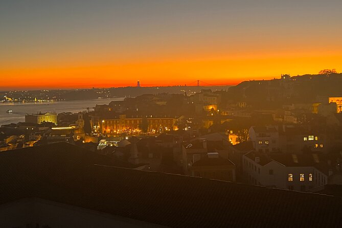 Lisbon: Historic City Tour by Tuk-Tuk - São Vicente, the flea market, and Santa Apolónia