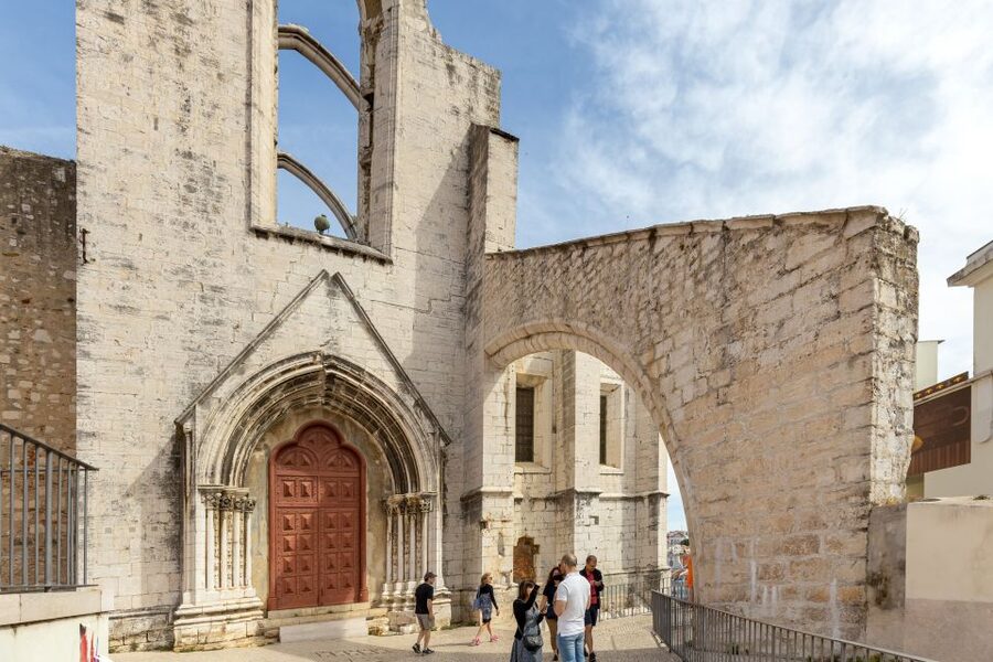 Lisbon: History, Stories and Lifestyle Walking Tour - Portas do Sol and the eastern old quarters