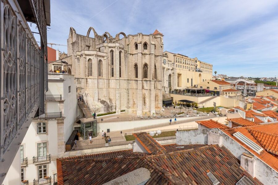 Lisbon: History, Stories and Lifestyle Walking Tour - Baixa, a short break, and a taste of Lisbon