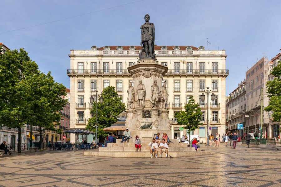 Lisbon: History, Stories and Lifestyle Walking Tour - The tram ride to Portas do Sol