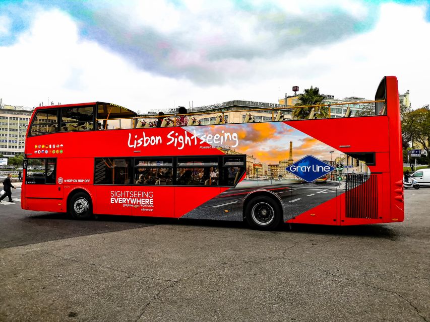 Lisbon: Hop-On Hop-Off Bus Tour - Cascais Line: a full coastal outing