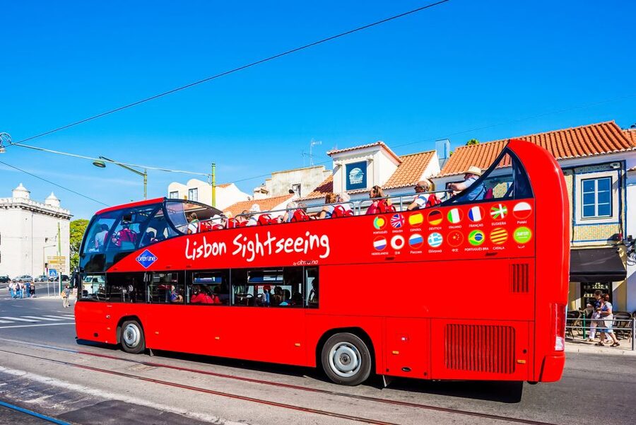 Lisbon: Hop-On Hop-Off Bus Tour - Uptown Line: shopping, families, and modern districts