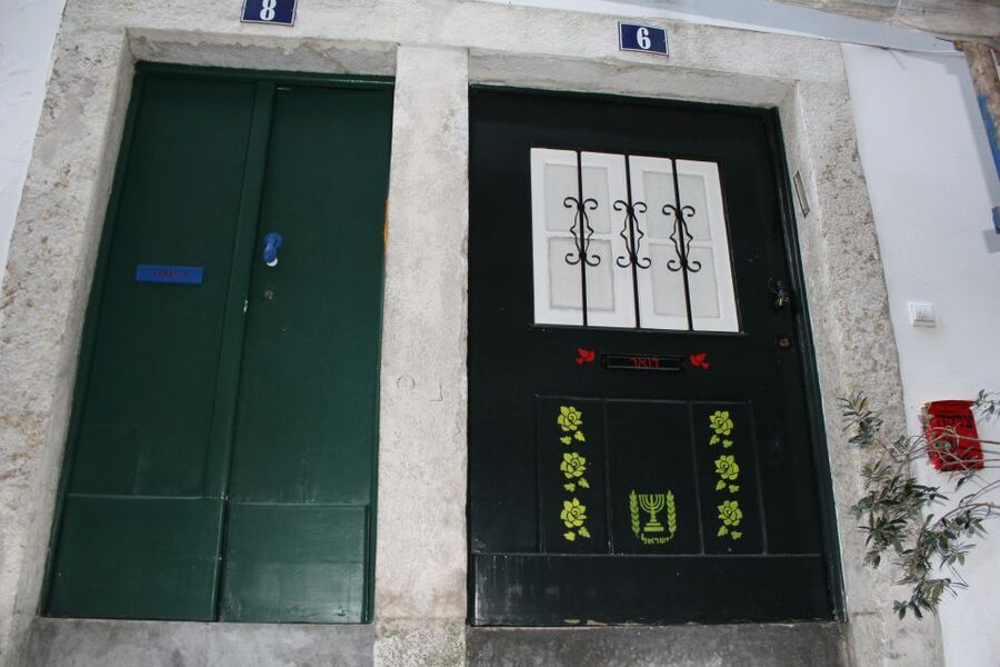 Lisbon: Jewish History in Portugal Guided Walking Tour - Sephardic Jews, Marranos, and difficult choices