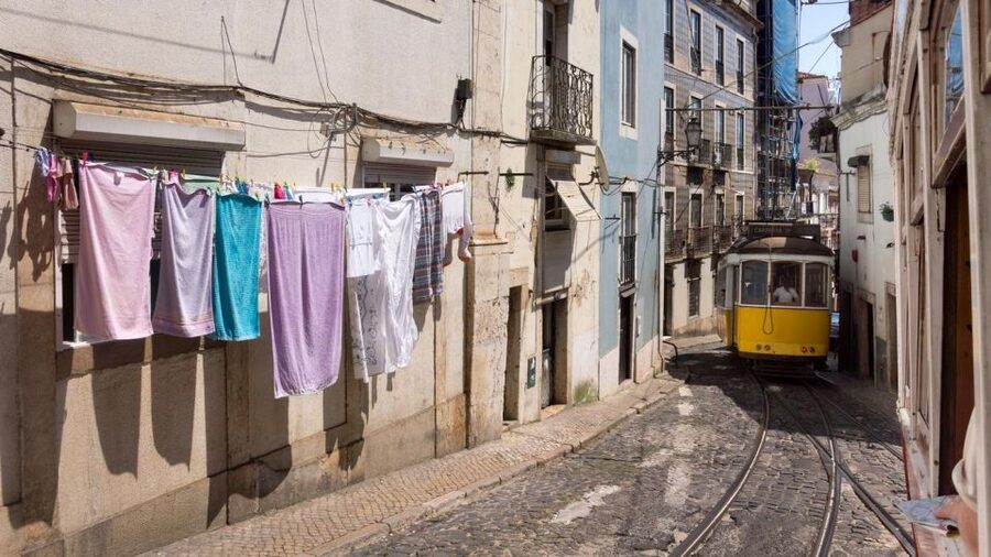 Lisbon: Jewish Quarter Guided Walking Tour - Alfama and the steep lanes of medieval segregation