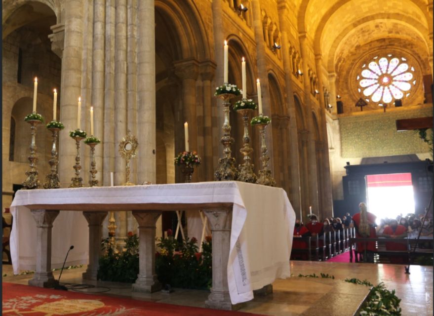 Lisbon: Lisbon Cathedral Entry Ticket - Continue through the ambulatory, chapels, and baptistry