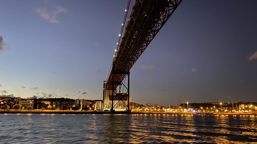 Lisbon: Luxury Sailboat Cruise at Night - Why Lisbon is best viewed from the Tagus after dark