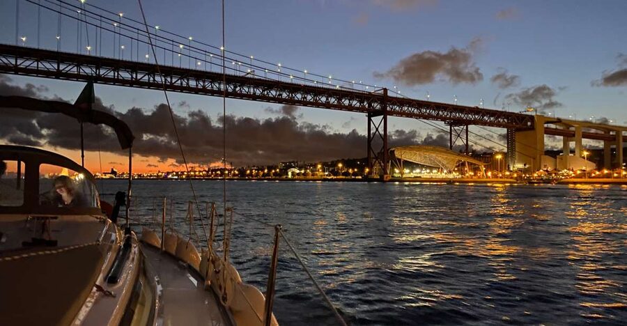 Lisbon: Luxury Sailboat Cruise at Night - Setting out from Doca do Bom Sucesso