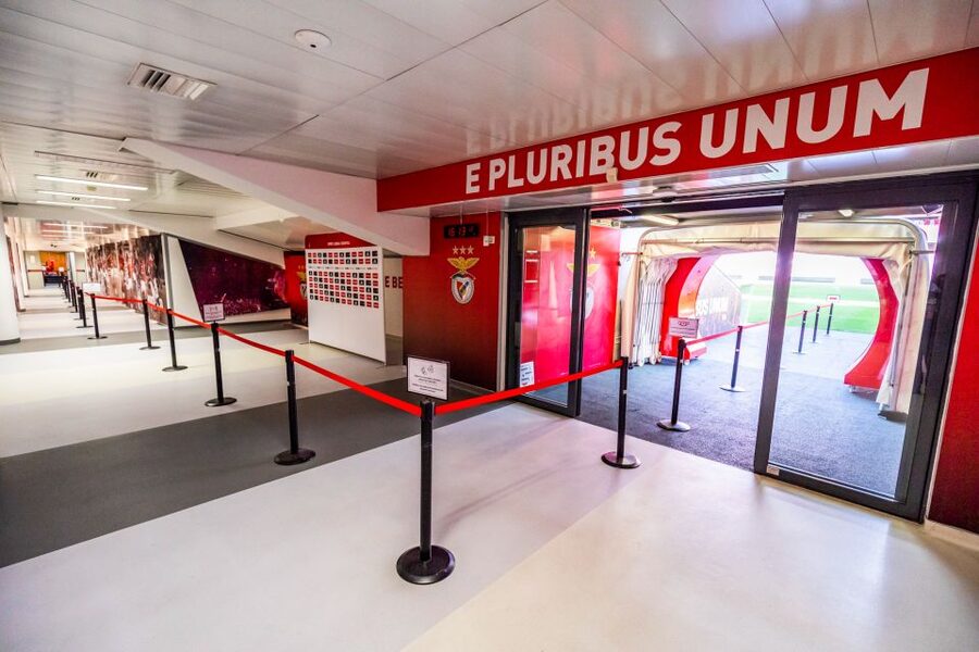 Lisbon: Luz Stadium Tour & SL Benfica Museum Ticket w/Scarf - Locker Room, Press Room, and the Hall of Fame