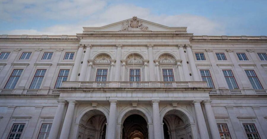 Lisbon: National Palace of Ajuda E-Ticket & City Audio Guide - Arriving at the National Palace of Ajuda