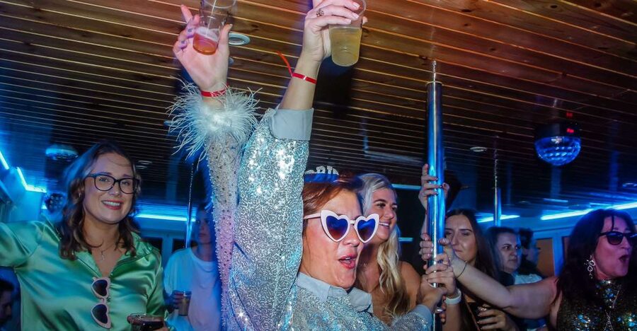 Lisbon: New Year's Eve with Live Dj Fireworks and Open Bar - Alfama from the water