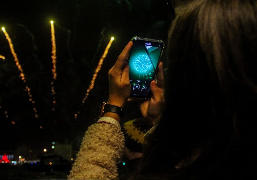 Lisbon: New Year's Eve with Live Dj Fireworks and Open Bar - Timing, language, and practical details