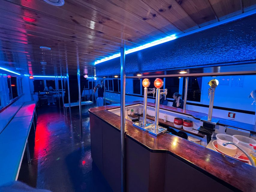Lisbon: New Year's Eve with Live Dj Fireworks and Open Bar - Starting at Doca da Marinha