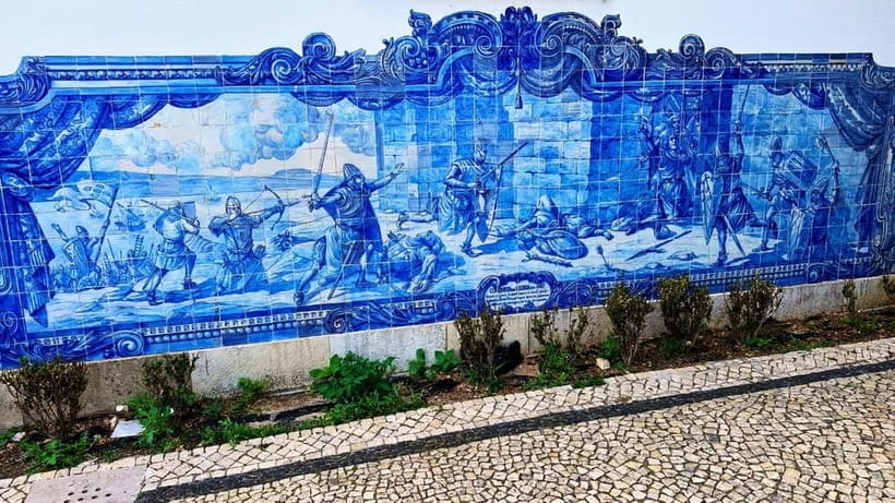 Lisbon: Old Town Tuk-Tuk Tour. - Small details at Chafariz d’El-Rei