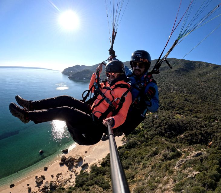 Lisbon: Paragliding Tandem Flight - Choosing between a calm flight and an aerobatic ride