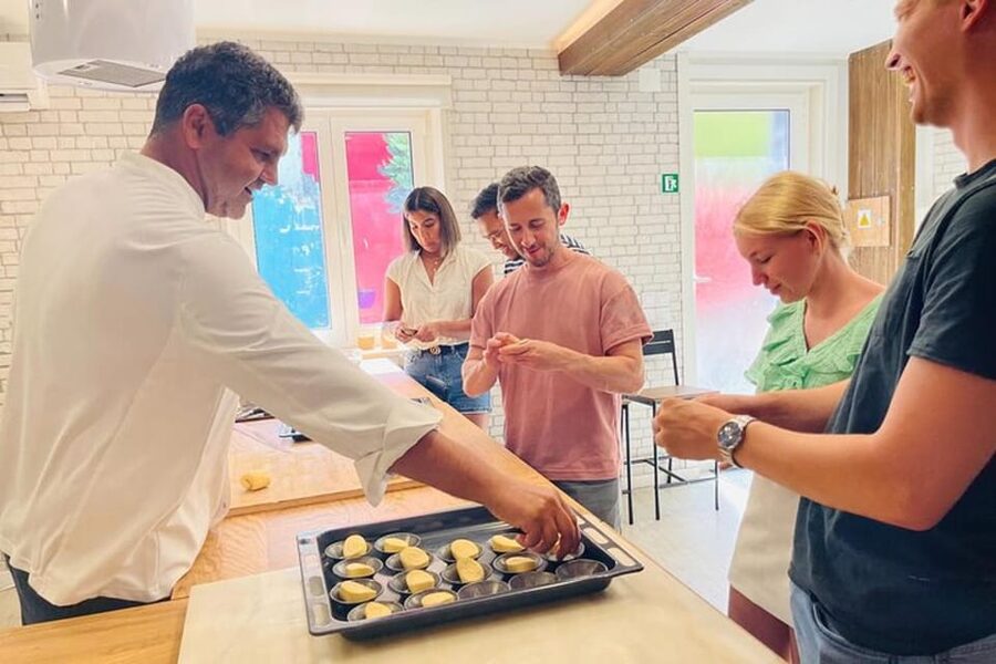 Lisbon: Pasteis de Nata Baking Class - Tasting the finished pastéis de nata