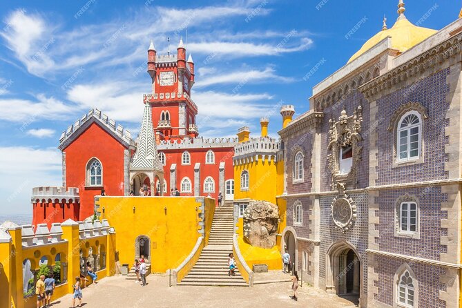 Lisbon: Pena Palace-Cabo da Roca & Cascais Private Tour - Azenhas do Mar and the lunch worth planning around
