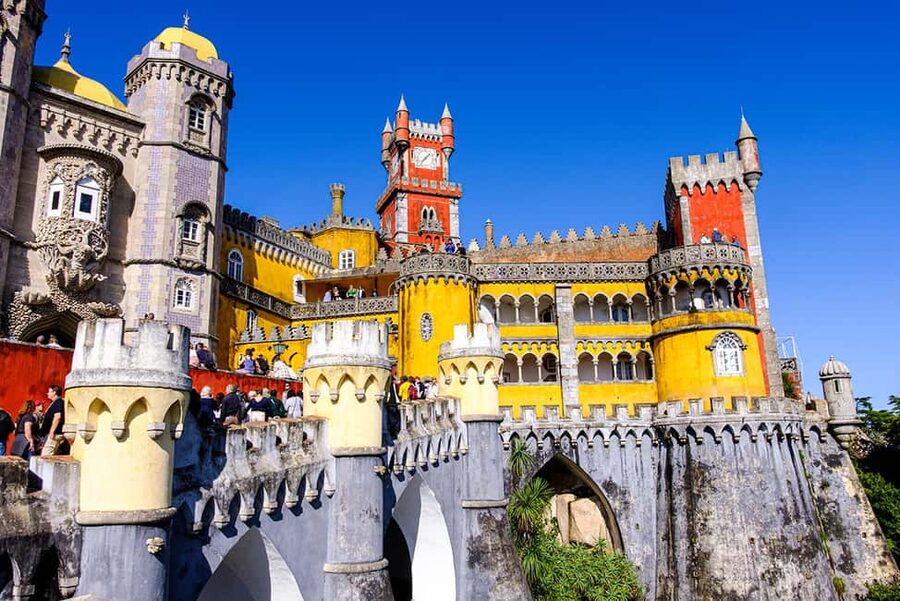 Lisbon: Pena Palace, Sintra, Cabo da Roca & Cascais Day Tour - What the guides add to the day