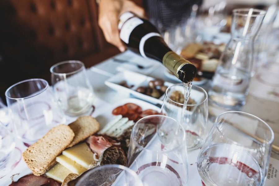 Lisbon: Portuguese Wine and Cheese Tasting with Lunch - Six Portuguese wines, six different regions