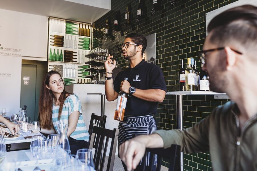 Lisbon: Portuguese Wine and Cheese Tasting with Lunch - What the two-hour schedule feels like