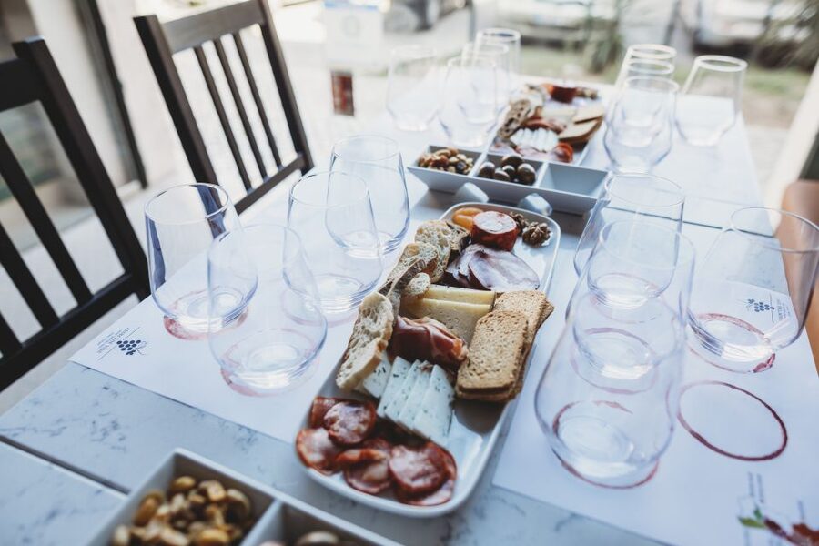 Lisbon: Portuguese Wine and Cheese Tasting with Lunch - Pairing wine with Portuguese cheese and charcuterie