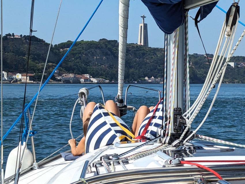 Lisbon: Private Boutique Boat Tour – Sail in Style - Praça do Comércio, Lisbon Cathedral, and Baixa