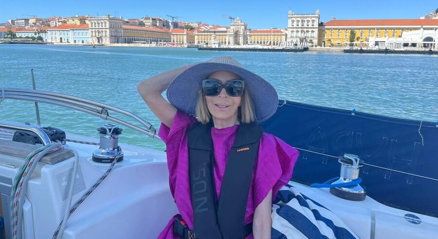 Lisbon: Private Boutique Boat Tour – Sail in Style - Setting out from Hypafamily