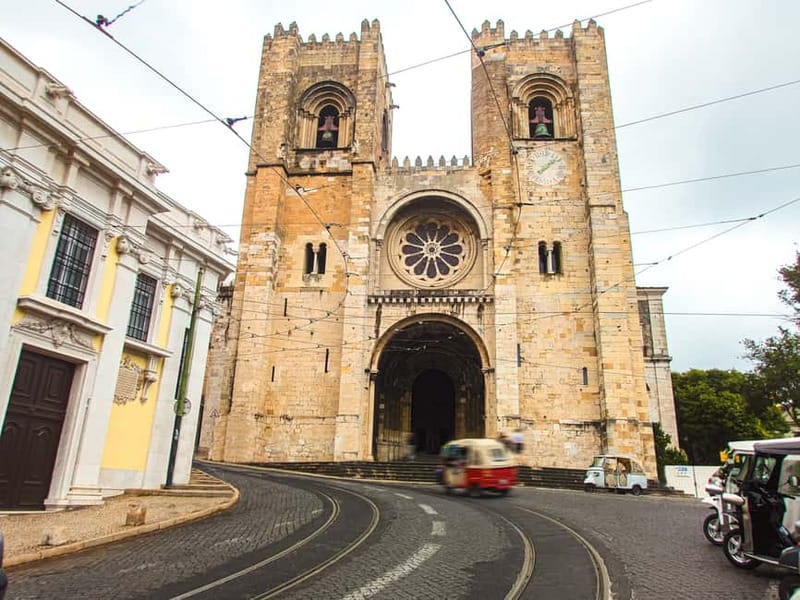 Lisbon: Private Grand Experience City Tour - Cancellation and booking value