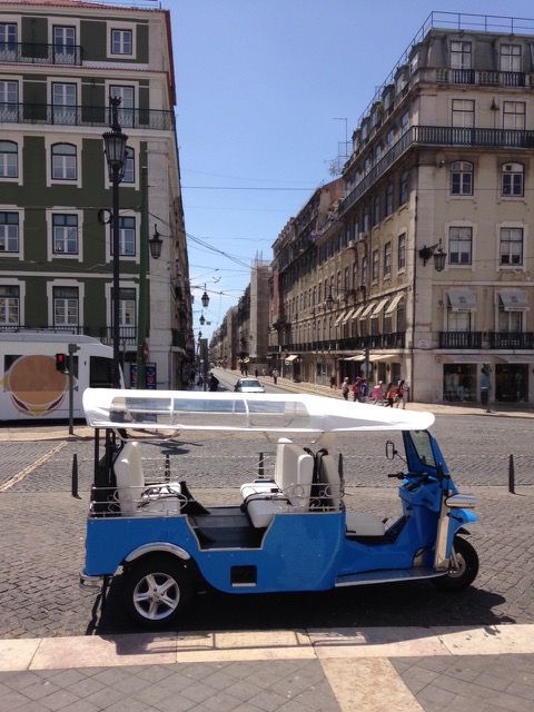 Lisbon: Private Guided Tour of Historical Center by Tuk Tuk - Key points at a glance