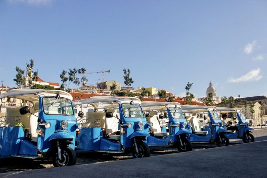 Lisbon: Private Guided Tour of Historical Center by Tuk Tuk - What the guides add to the ride