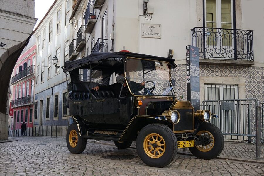 Lisbon: Private Guided Tuk-Tuk Tour with Hotel Pickup - Key Points Before You Book