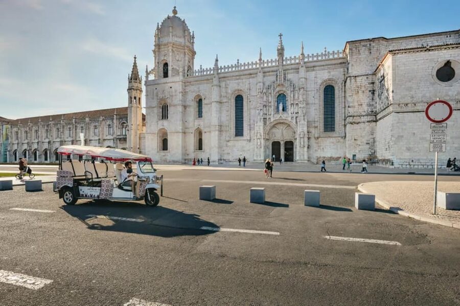 Lisbon: Private Guided Tuk-Tuk Tour with Hotel Pickup - Graça, Senhora do Monte, and São Vicente