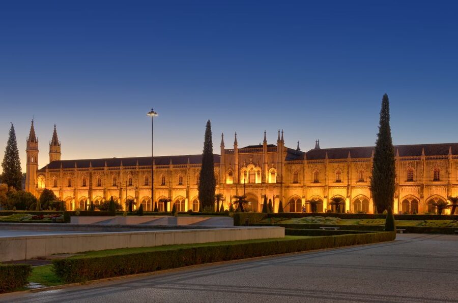 Lisbon: Private Half-Day Tour with Hotel Pickup - Crossing the 25 de Abril Bridge