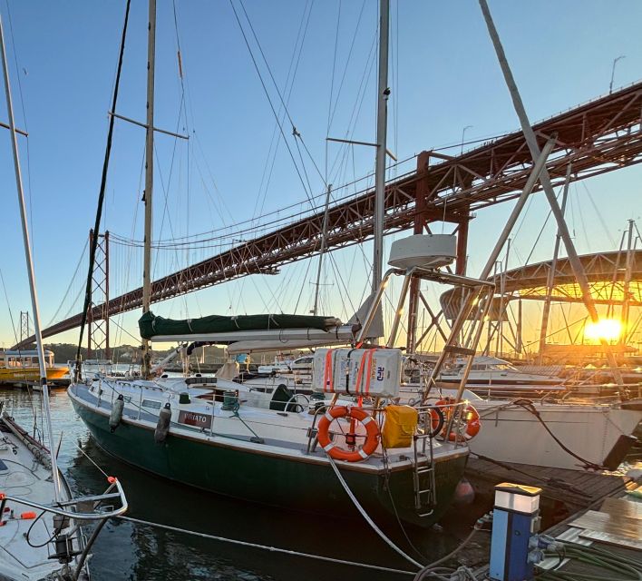 Lisbon: Private Sailing City & Sunset Tour - West to Belém Tower and the Monument to the Discoveries