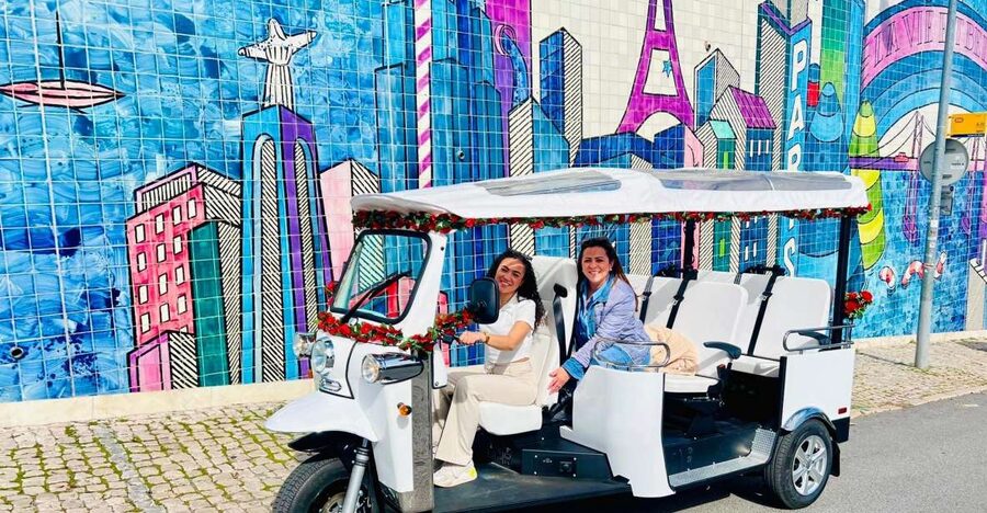 Lisbon: Private Sightseeing Tour by Tuk-Tuk - Lisbon Cathedral and the first hilltop views