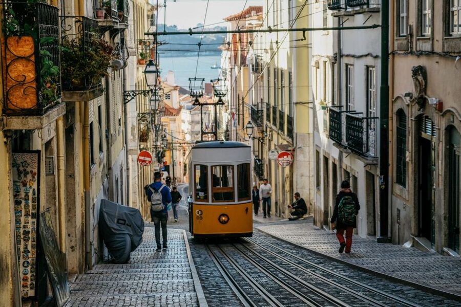 Lisbon: Private Sightseeing Tour in a Vintage Tuk Tuk - Key points to know before booking