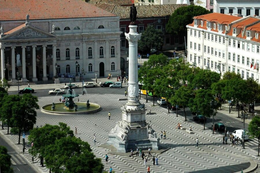 Lisbon: Private Sightseeing Tour in a Vintage Tuk Tuk - The guides make the difference