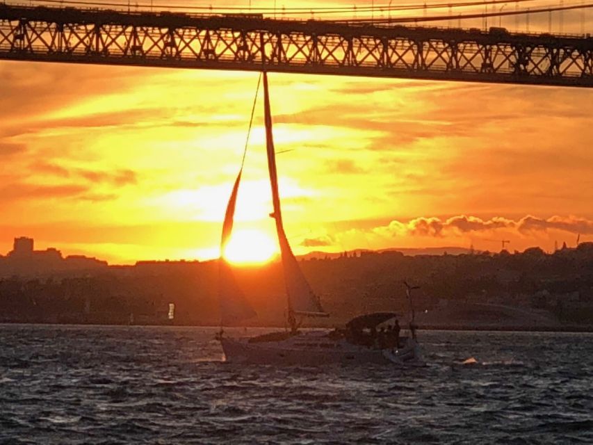 Lisbon: Private Sunset Sailing Tour with Champagne - Key points at a glance