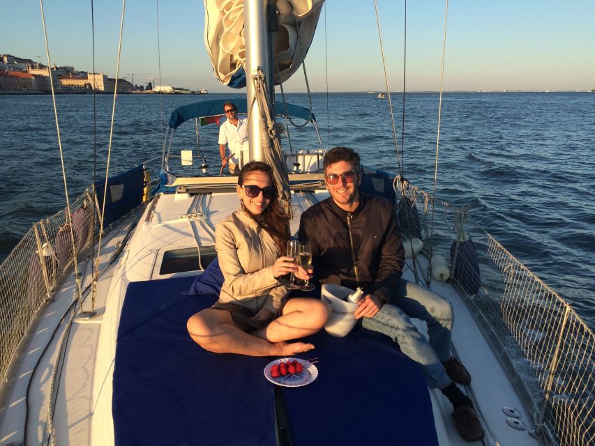 Lisbon: Private Sunset Sailing Tour with Champagne - Why sunset on the Tagus works so well