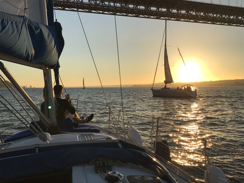 Lisbon: Private Sunset Sailing Tour with Champagne - Padrão dos Descobrimentos and Torre de Belém