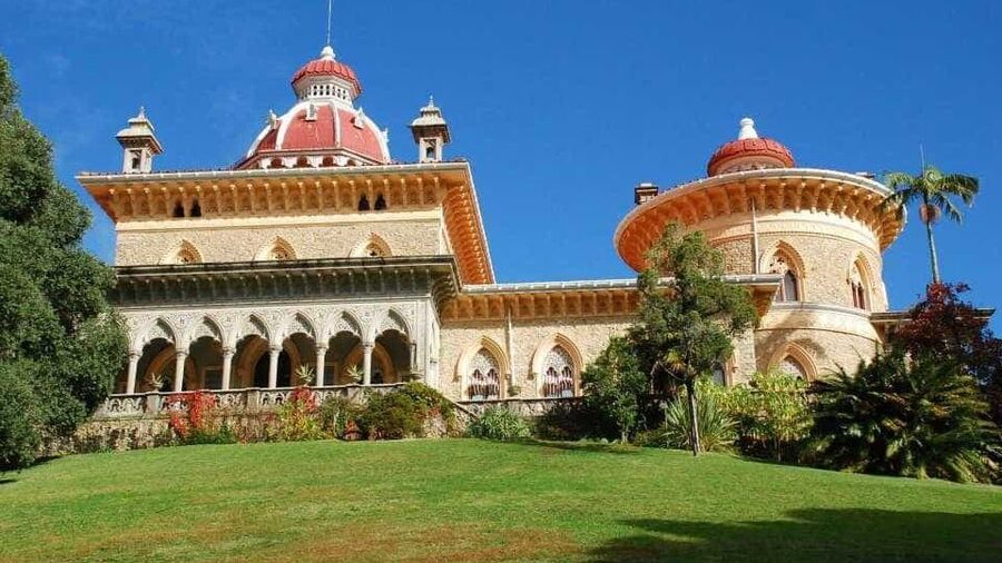 Lisbon: Private Tour Sintra, Cabo da Roca and Cascais - Sintra center, the National Palace, and the Moors Castle