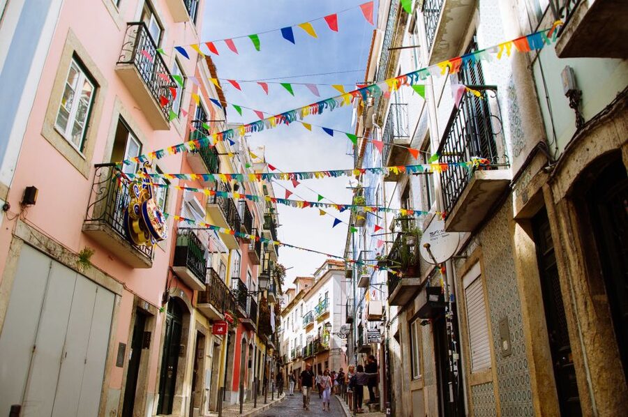 Lisbon: Private Tour with Locals – Highlights & Hidden Gems - Why this tour works best at the start of your Lisbon stay