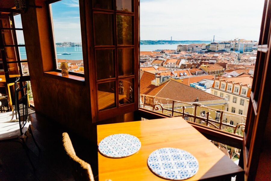 Lisbon: Private Tour with Locals – Highlights & Hidden Gems - Price, timing, and what your $100 buys
