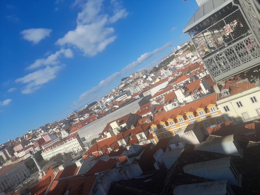 Lisbon: Private Tuk-Tuk Tour for 2 hours - São Vicente and Santa Engrácia: churches from the outside and in