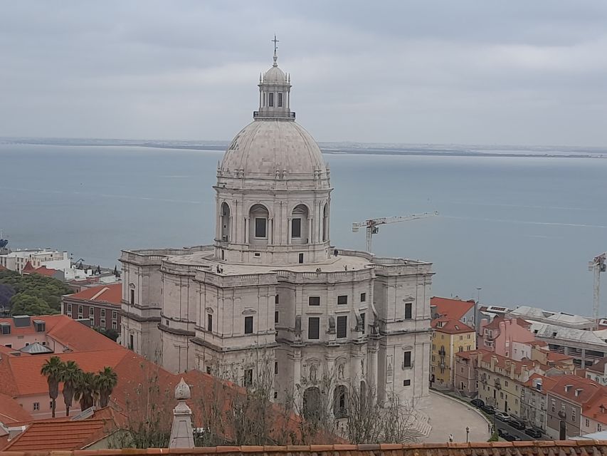 Lisbon: Private Tuk-Tuk Tour for 2 hours - Lisbon Cathedral and the climb into Alfama