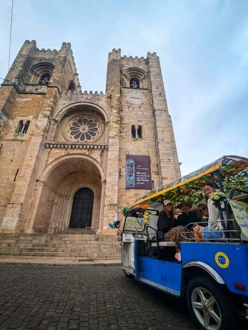 Lisbon: Private Tuk Tuk Tour with Polaroid Photos - São Vicente, the flea market, and the National Pantheon