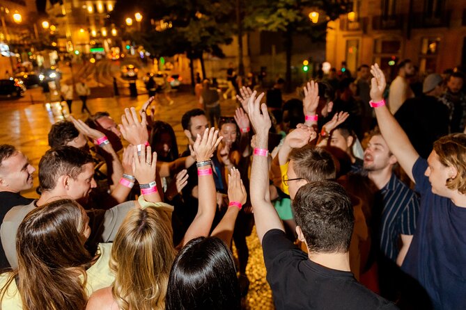 Lisbon: Pub Crawl with Open Bar, Shots & VIP Club Entry - Bairro Alto starts the evening with old Lisbon energy