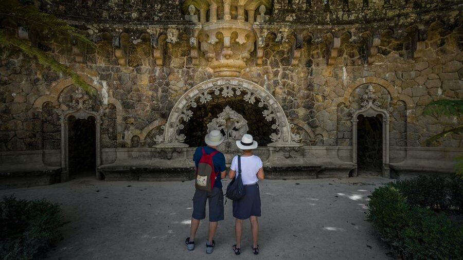 Lisbon: Regaleira, Sintra, Cape Rock & Cascais Day Trip - How the guide and coach affect the day
