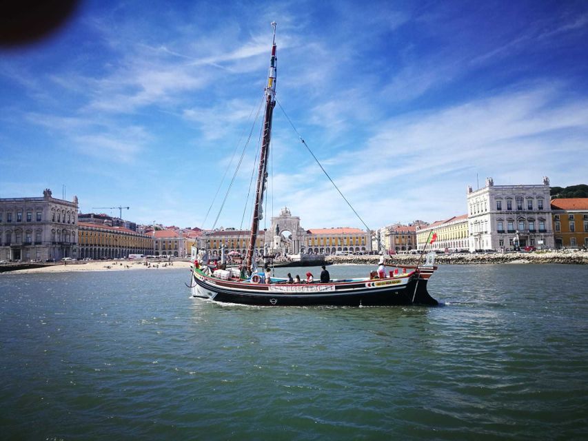 Lisbon: River Tagus Sightseeing Cruise in Traditional Vessel - Ribeira das Naus and the old waterfront