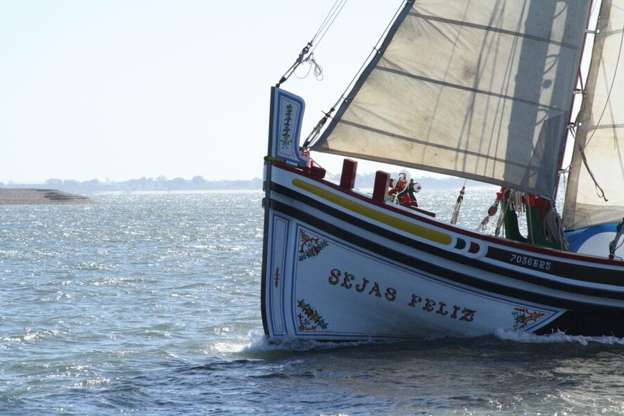 Lisbon: River Tagus Sightseeing Cruise in Traditional Vessel - Santa Engrácia and the view toward Christ the King